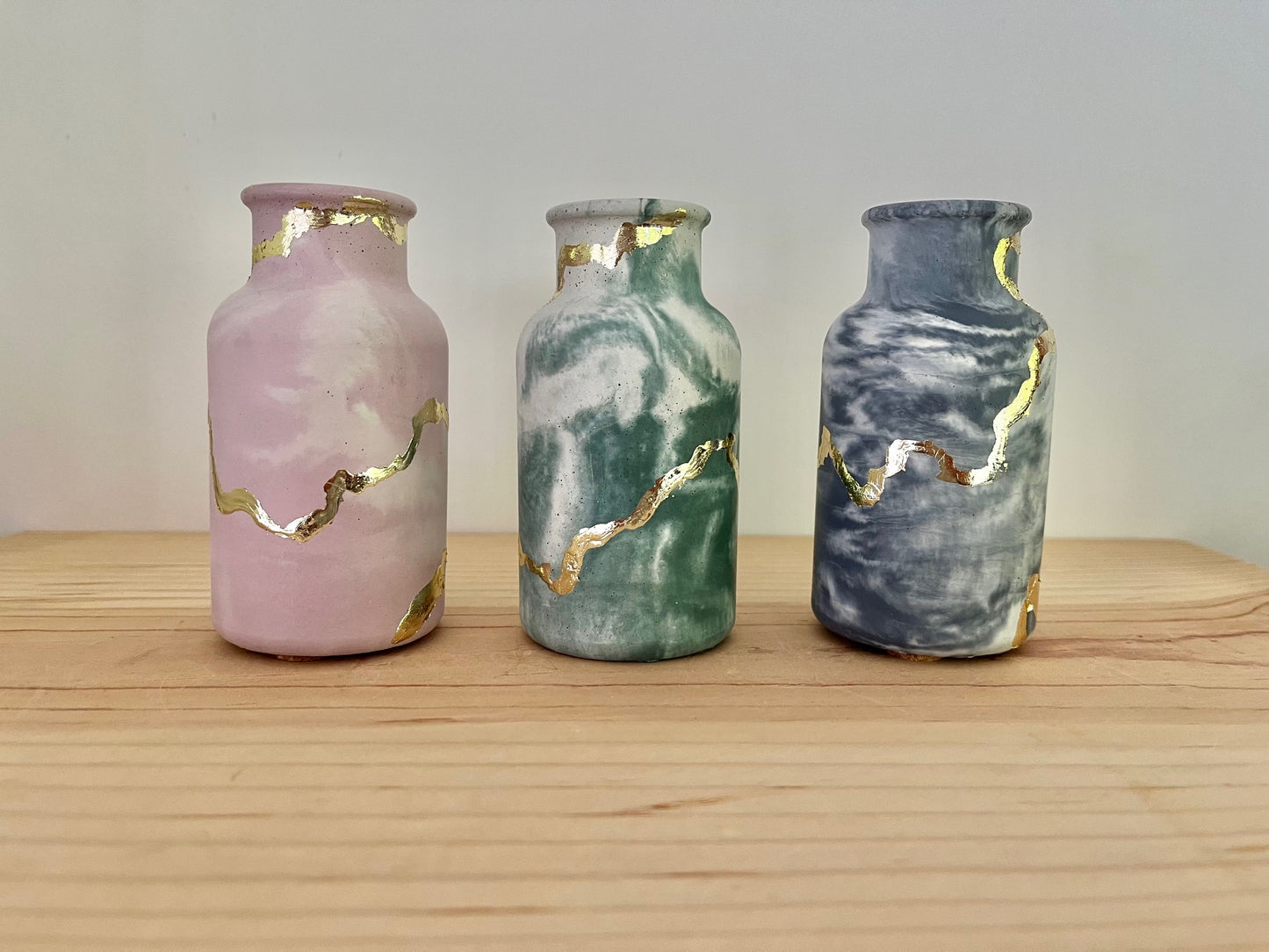 Cement smooth vase in marbled hunter green with gold details