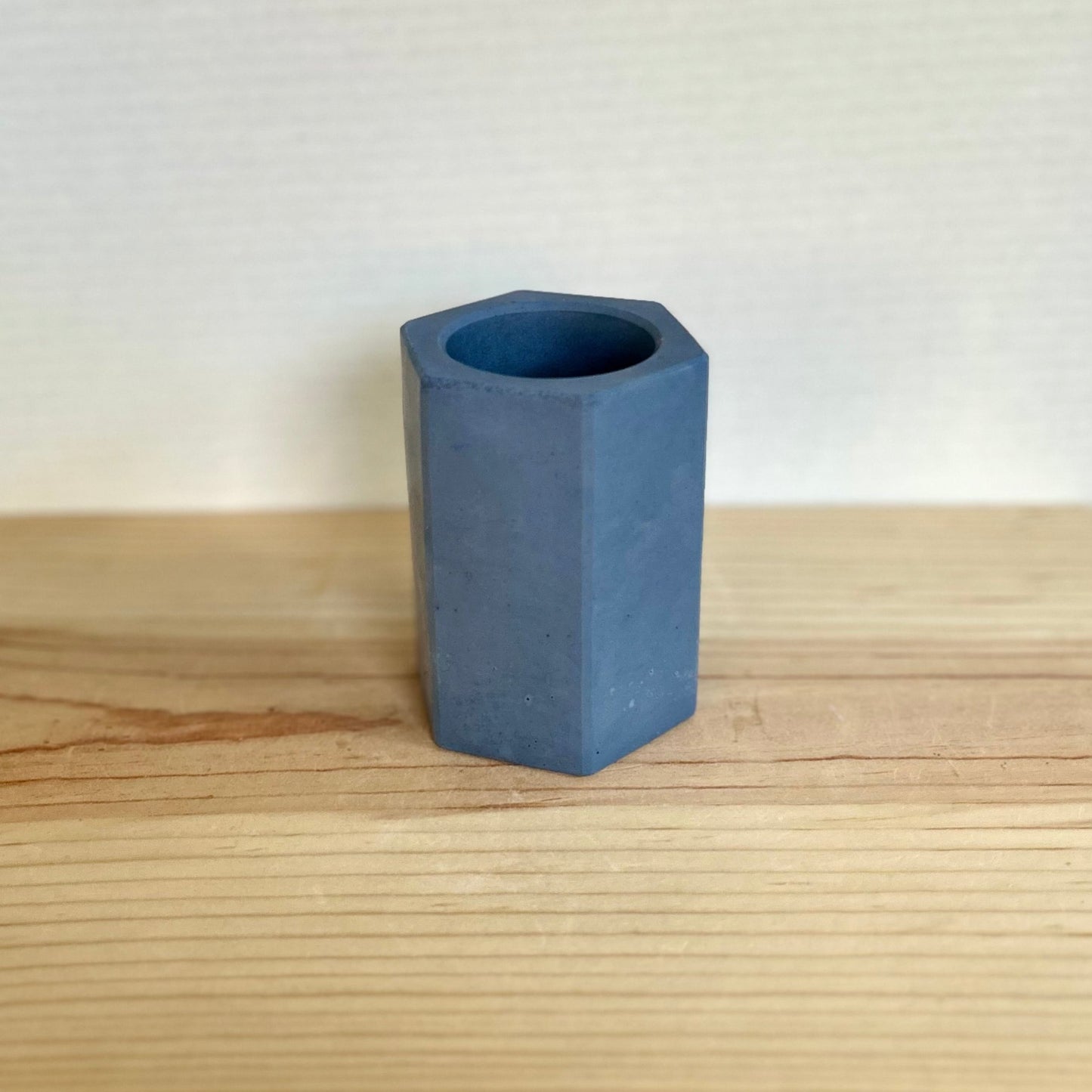 Cement holder in solid dark blue. Love Nene cement holders.