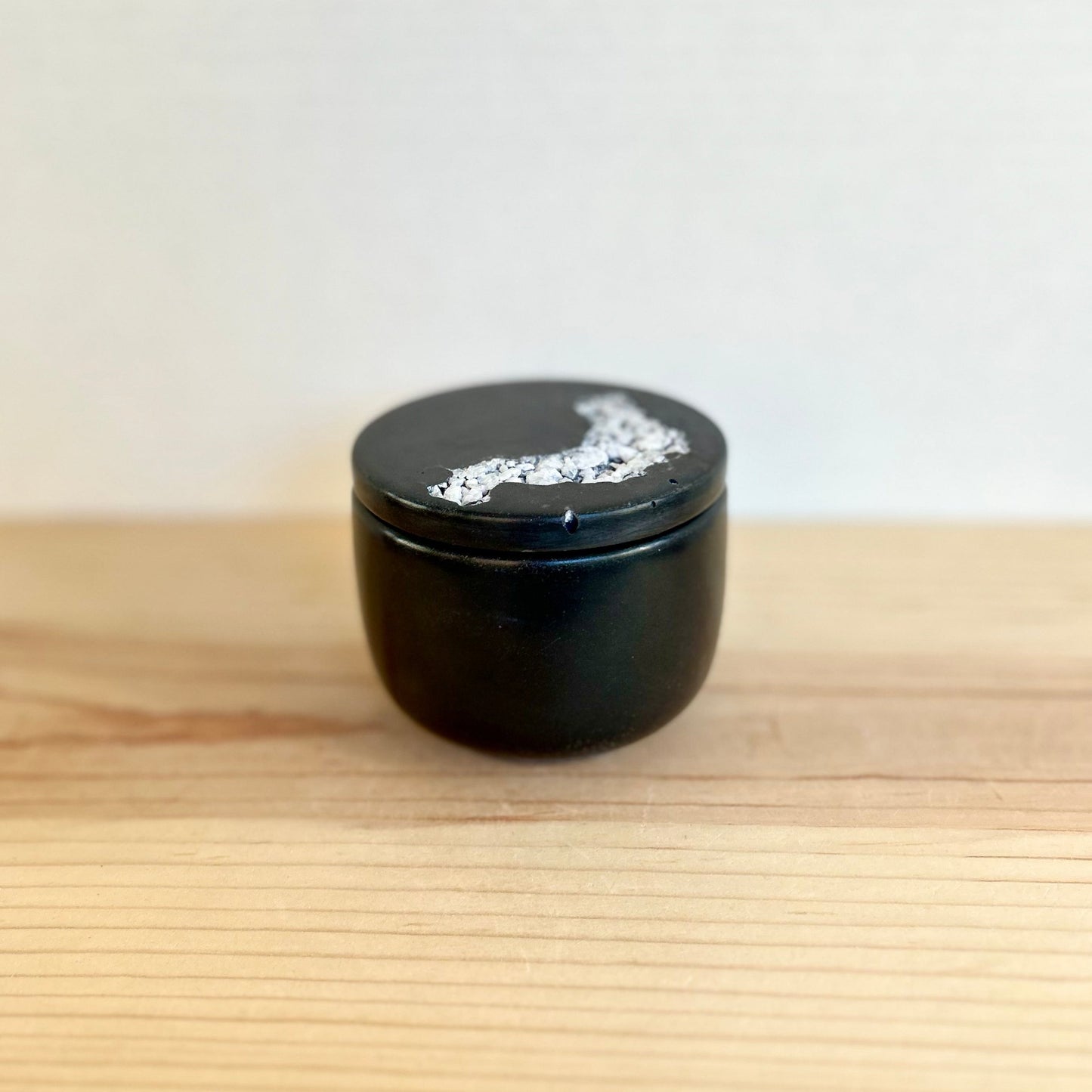 Smooth jar with lid in black, featuring stone details. Concrete jars by Love Nene.