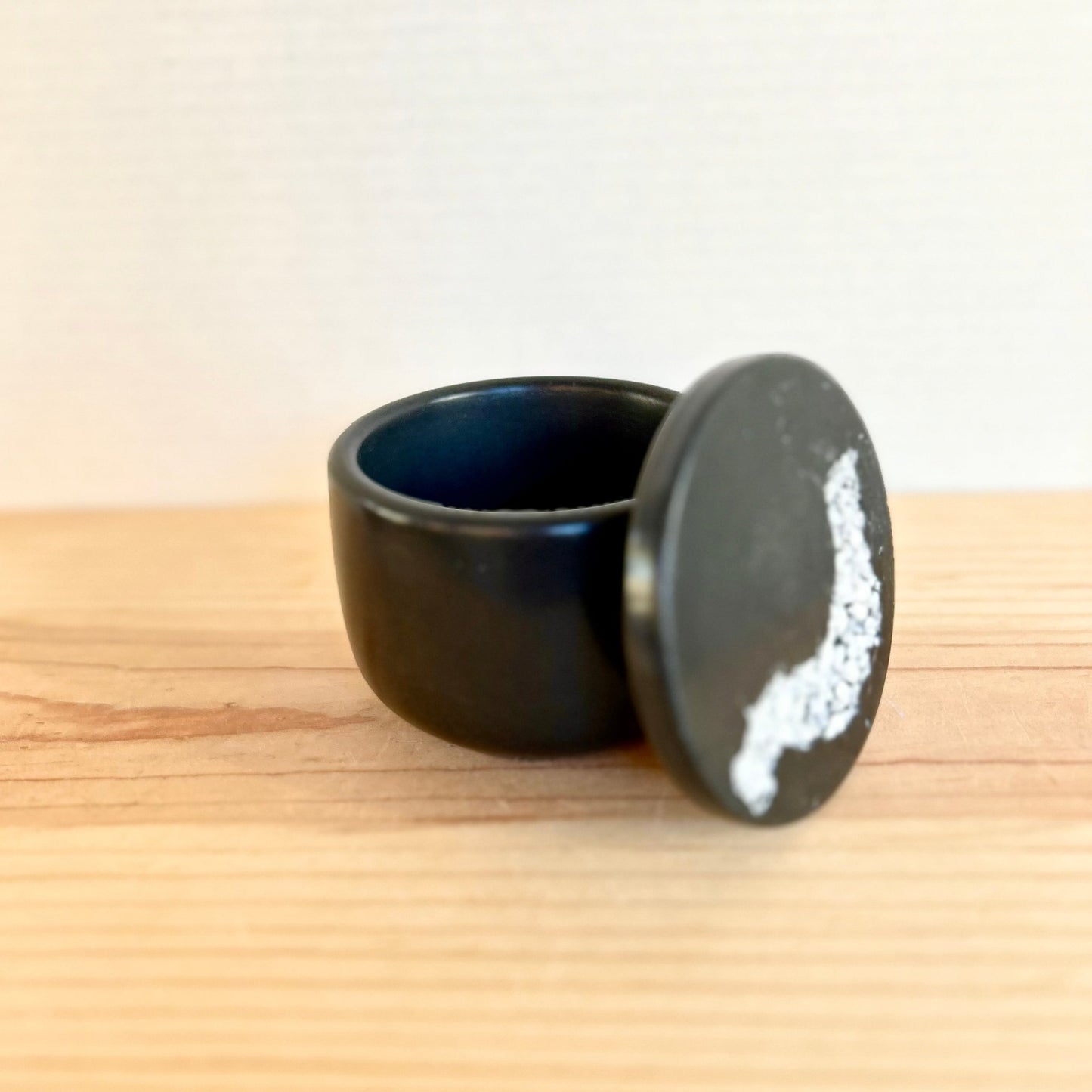 Smooth jar with lid, featuring stone details and in black. Concrete jars by Love Nene.