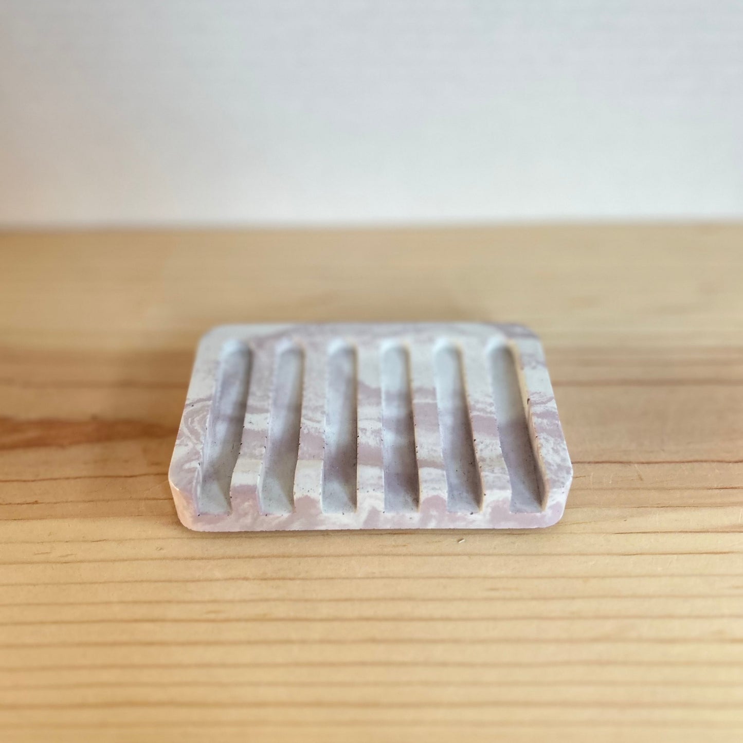 Concrete Soap Dish with Angled Drainage in pink. Sponge holders and soap dishes by Love Nene.